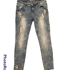 Hippie laundry embroidered blue jeans size 27